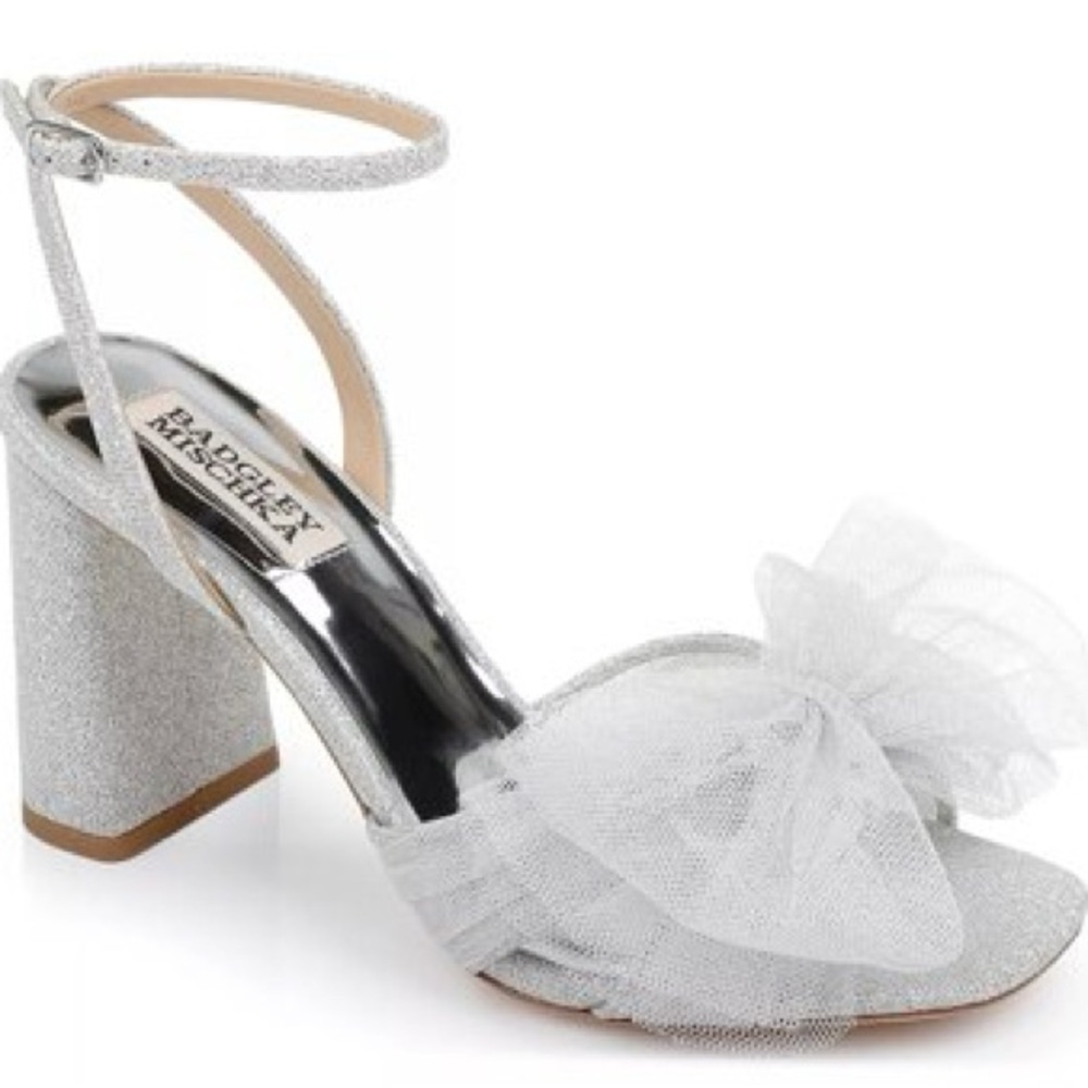 Badgley Mischka Tess Silver Glittery Sandal Size 6 Retail Price $215